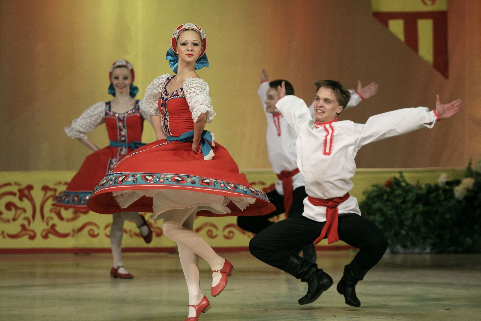 Folk Show of Traditional Russian Dancing & Singing at Nikolayevsky